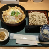 新潟名物 布のり蕎麦とおいしい酒菜 きなせや. 赤坂割烹店 - かつ丼セット