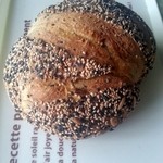 メーメーベーカリー - 黒ゴマカンパーニュ