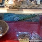 メーメーベーカリー - 商品棚２