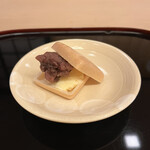 山玄茶 - 和のデザートはまだ気温の高い京都ならではのアイスモナカ。餡子がお上品です。