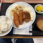 Michiguchipakingueriakudarisemmotenasu - おすすめ定食 白身魚のフライ×2 とコロッケ ¥650-(2022/12/08)