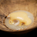 膳処末富 - 3年熟成のキタアカリをゆっくりビューレにして白子にあしらったもの。