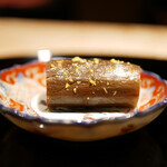 膳処末富 - ●茄子の炊きもの
      一日かけて出汁を吸わせて炊いたお茄子。