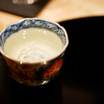 膳処末富 - チェイサーとしてミズナラのハイボールを合わせます。