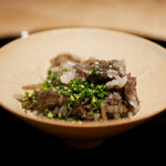 膳処末富 - 二膳目は小葱を添えて頂きます。