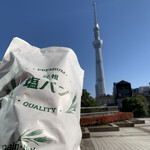 塩パン屋 パン・メゾン - 塩パンと東京スカイツリー