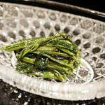 膳処末富 - 冷たさの口当たりから伝わる昆布の旨み。そして抜群の香りが鼻へと抜けて、味わい深くうまさを届ける！ 敢えて冷やすことの意味を発見できる挨拶代わりの香りづけ。