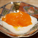 膳処末富 - 熟した柿の甘みに豆腐ソースがしっとりと畳み掛けるような甘さを伝えていきます。 ソースにはホワイトアスパラが隠し味に。