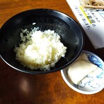田沢食堂 - 半ライス130円はお新香付き