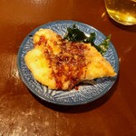 魚貝と中華そば ととやみち - 今日のお通し(お魚の切り身の天麩羅)名前忘れた