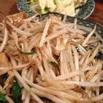 アイニティ - モヤシ炒めとポテサラ