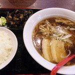 支那そば屋 - 焦がし醤油そば＋炭火もも焼きセット（680円＋480円）