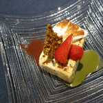 ローザネーラ - 4種のナッツのセミフレッド森のフルーツ添え