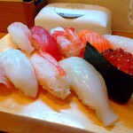 魚河岸 ひかり寿司 - 市場寿司（いちばずし）1430円(2022年12月)
