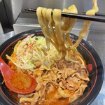 麺創研 紅 - 麺がちぢれ、平麺等いろいろ