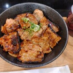 TON TON - 炭火焼き豚バラ丼大盛りアップ