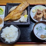 めしぱく食堂 - 焼き魚(赤魚)&唐揚コンビ定食