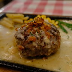 ハンバーグ＆ステーキ食堂クラウゾ - 「このハンバーグはなぜ黄金なの ?」「それはクリムトだからよ」