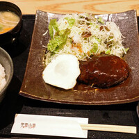 黒毛和牛専門 天の幸山の幸 淀屋橋店  - 宮崎牛ハンバーグ、目玉焼きトッピング
