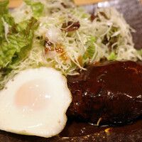 黒毛和牛専門 天の幸山の幸 淀屋橋店  - 宮崎牛ハンバーグ、目玉焼きトッピング