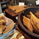 アマムダコタン - 明太ペペロンチーノバゲットの横のエピを、お酒のアテとして買う！