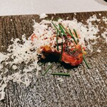 鮨 米島 - トロタク、上にはホースラディッシュ