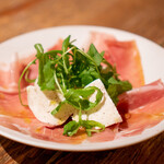 Cheese Tavern CASCINA - プロシュートと水牛のモッツァレラ