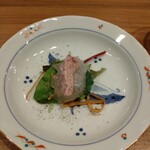 神戸中華 うえばやし - カワハギのお刺身サラダ