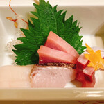 喜禄 - お造り　ほたて、さわら、ブリ、まぐろ