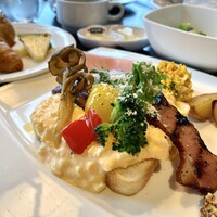 R restaurant & bar - 卵の量がすごいです R restaurant & bar - 卵の量がすごいです