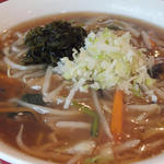 生碼麺食道 - “伊勢志摩産・アオサ”をトッピングした生碼麺：アオサの力強い磯の香りが
      
      丁寧に引き出された野菜の旨みと響きあって、
      
      ダンス！　ダンス！　ダンス♪
      