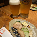 Karakara To Chibugu - これが前菜。素敵ですー。これだけで一杯飲めちゃいますね。
      まずはビールをチョイスしました。