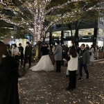 Q CAFE by Royal Garden Cafe - 東京駅前の夜景は恋人たちの撮影スポットと化していた。