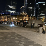 Q CAFE by Royal Garden Cafe - 東京駅前の夜景は恋人たちの撮影スポットと化していた。