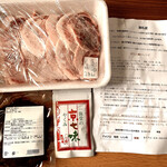 リカーショップ寿屋 - 料理写真:丹波亀岡産猪肉ロース５００ｇ+『片山商店』ボタン鍋専用に作った特製味噌200g+一休堂の山椒香る京七味20g