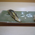 鮨四季の味 しおん - こはだの鮨、小ぶりな握り