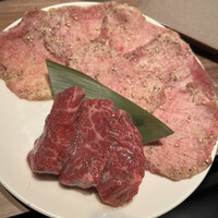 焼肉うしごろ 新宿三丁目店 - 上タン塩、ハラミ