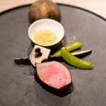 神戸牛炉釜炭焼ステーキ IDEA - 黒毛和牛タン元の炉窯焼きステーキ