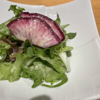 喜鈴 - △焼き舞茸と赤蕪のサラダ