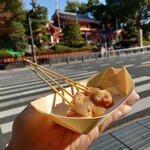 祇園 京くらら - あぶり麸(4本350円)八坂神社をバックに