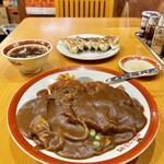 公楽 - カツカレー(中華スープが付く)＆餃子