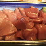 よねさん - 夏頃でも脂あるマグロ。