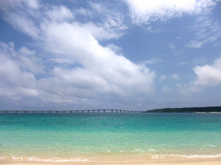 Shimachaya Yakkayakka - 与那覇前浜ビーチから見た来間島