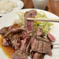 キャトルラパン 北梅田 - まぁまぁレアなお肉