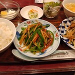 一番 - ディナーセット。青椒肉絲とレバニラ炒めで。