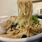 らー麺　Do・Ni・Bo - 平打ちのちぢれ太麺をリフトUP⤴️