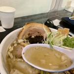 らー麺　Do・Ni・Bo - この塩スープ柚子が効いててイイわぁ〜