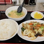 長安大東店 - 肉野菜炒め定食ご飯大盛