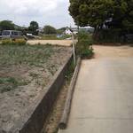 谷川製麺所 - 店の前の、オープンテラス（？）