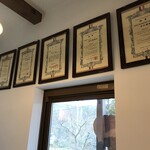 パティスリー エソール - 賞状がイッパイ。